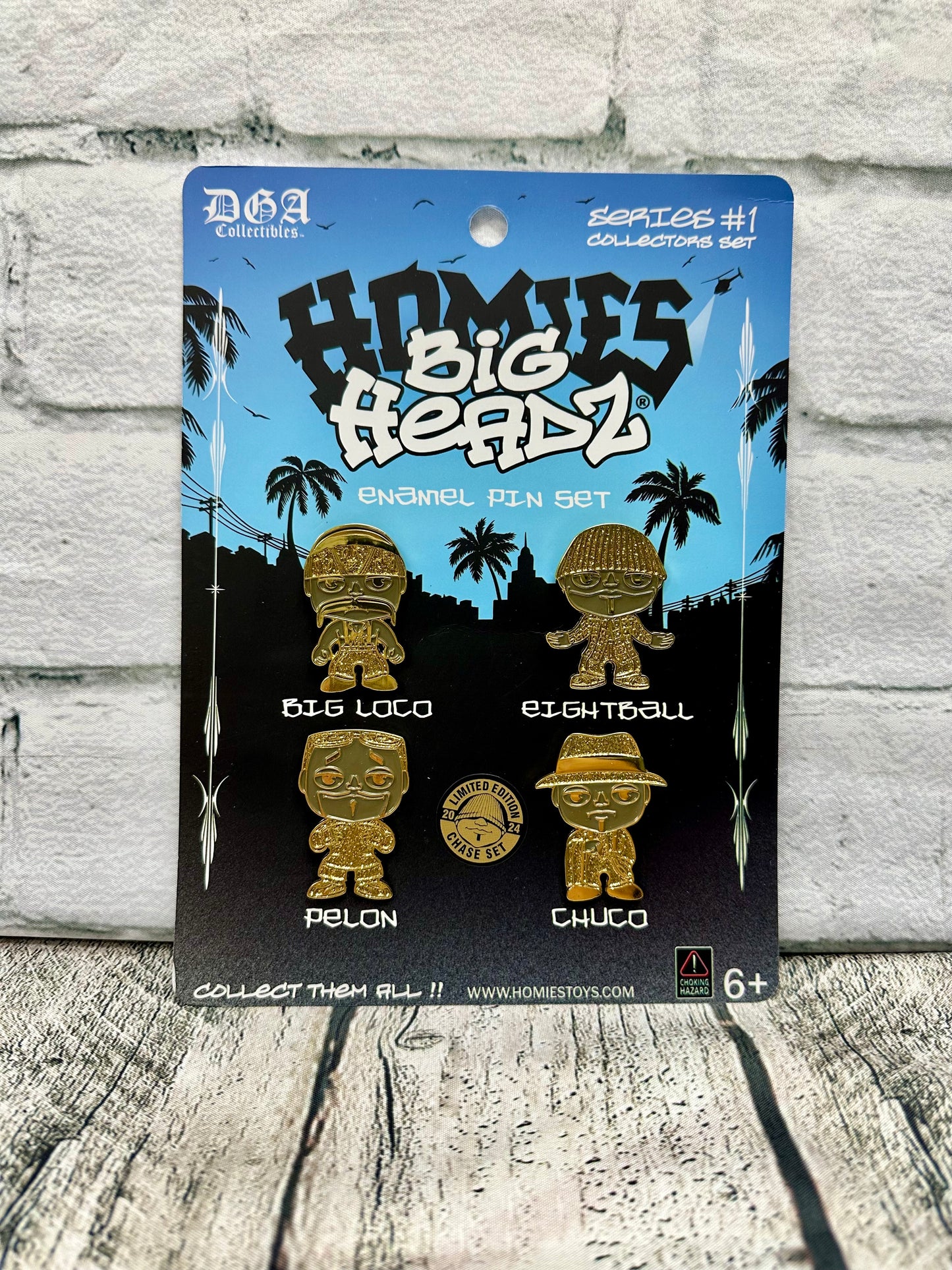 Juego de pines esmaltados de la serie BIG HEADZ de DGA Collectibles, n.º 1 (ORO)